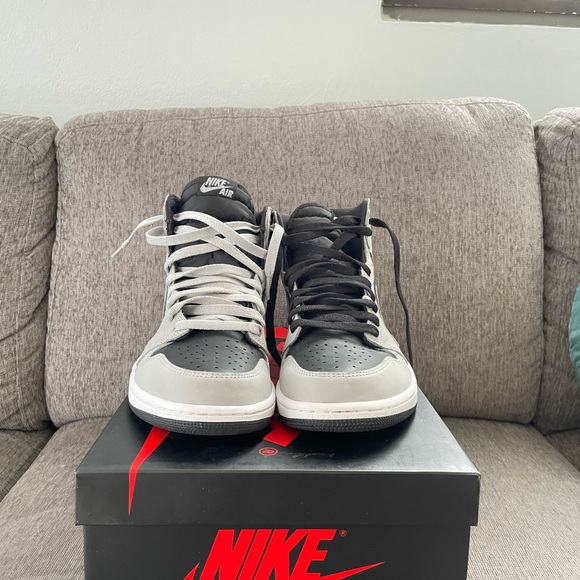 Air Jordan 1 Retro High OG - Size 10 (Men) - Picture 3 of 5